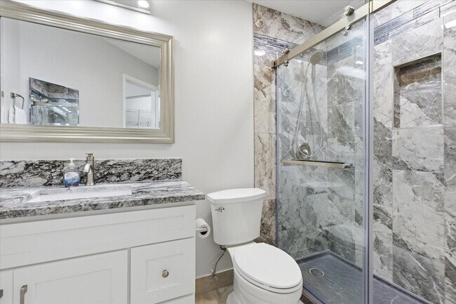 Building Photo - 2504 Grassy Point Dr