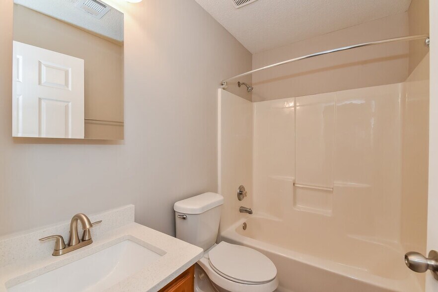Building Photo - 2273 Ashton Dr