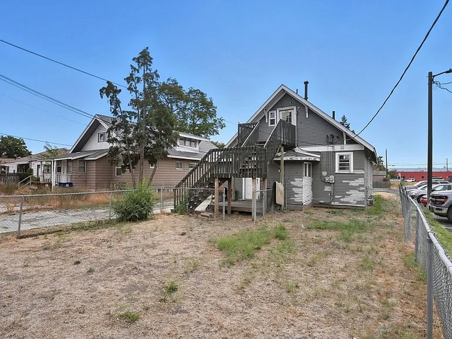 Building Photo - 911 E Illinois Ave