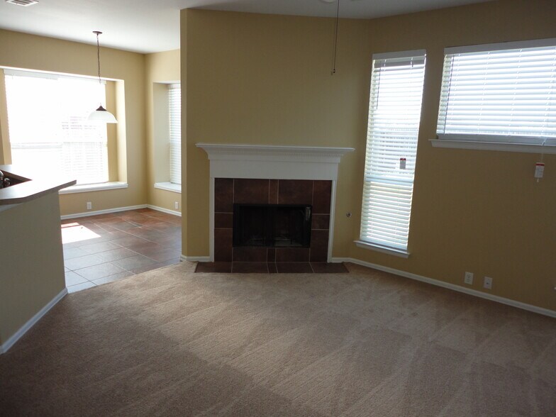 Building Photo - 2525 Carolina Dr