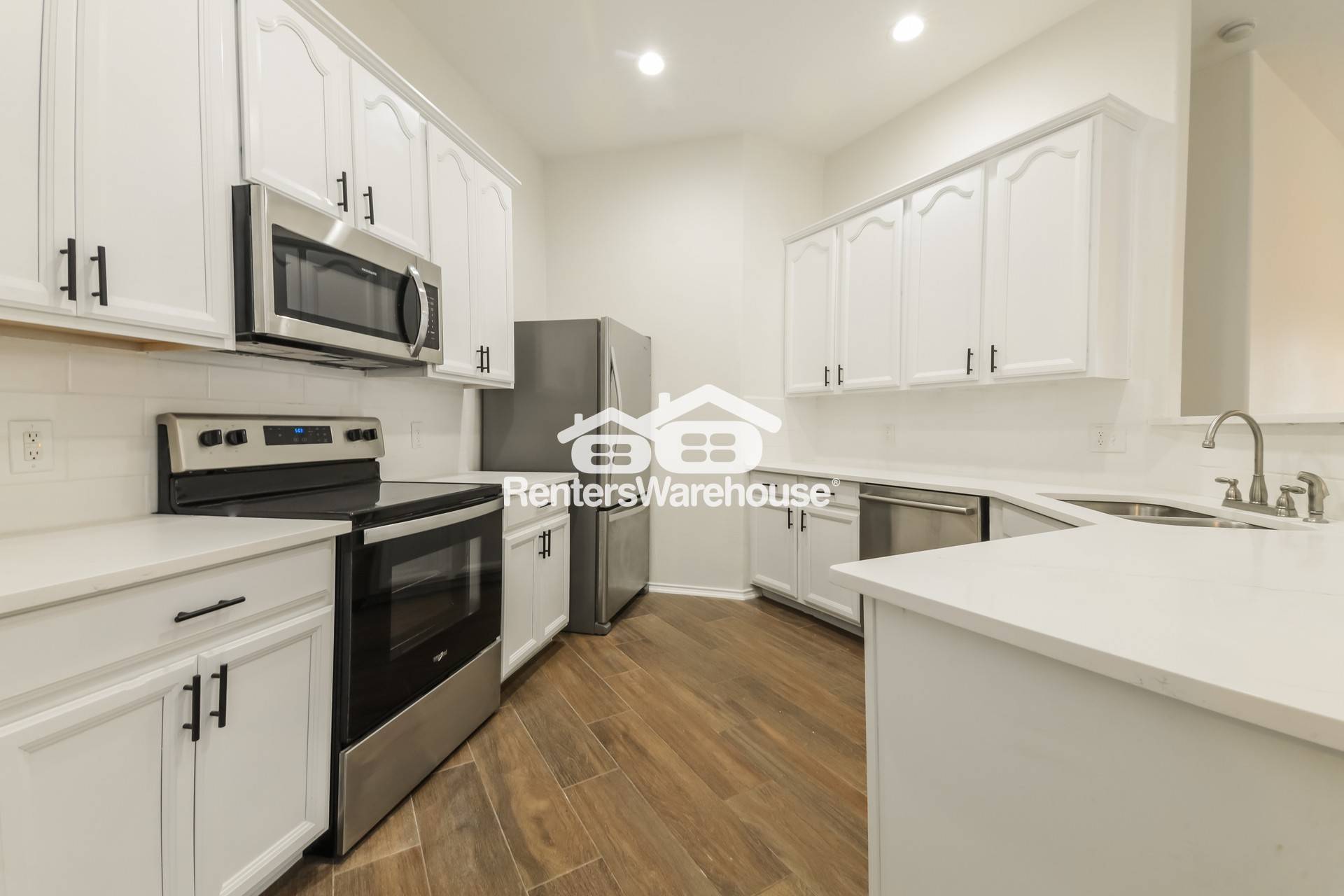 Building Photo - 1096 Oakbrook St