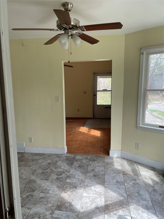 Building Photo - 167 Oak St