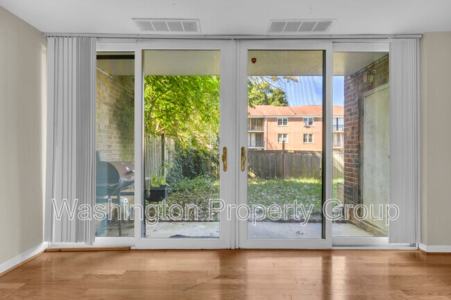 Building Photo - 736 Quince Orchard Blvd