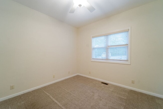 Building Photo - Beautiful 3 Bed, 2 Bath, on the 18 hole of Ponce De Leon golf course!!