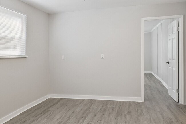 Building Photo - Large 3BR/2BA Near Downtown House For Rent