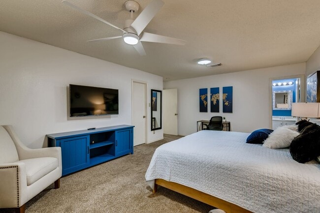 Building Photo - BEAUTIFUL HOME  |  OPEN CONCEPT  |  3 LIVING AREAS  |  FURNISHED OPTION  |  NEAR SCHOOLS & SHOPPING