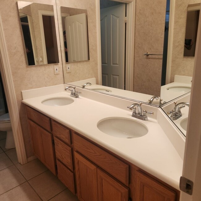 Building Photo - Single Level House in Carlsbad, 4 bed 2.5 bath, 3 car garage on a Cul de sac