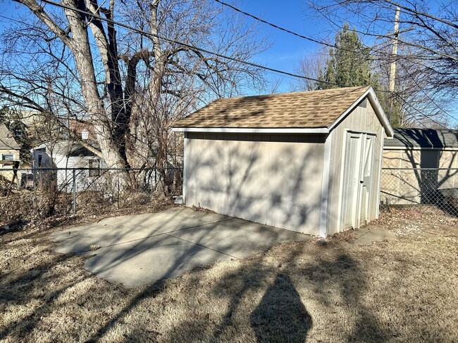 Building Photo - Cozy 3 Bedroom, 2.5 Bath Home in a Great O...