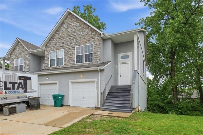 Building Photo - 10337 Parkview Ave