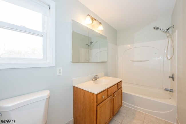 Building Photo - 99 Chesapeake Ave