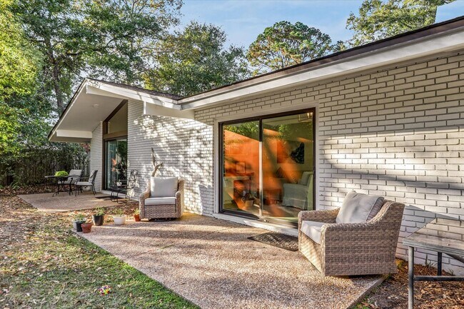 Building Photo - Mid-Century Home in Killearn Estates