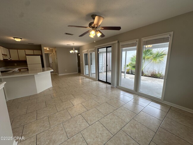 Building Photo - 815 Premier Dr
