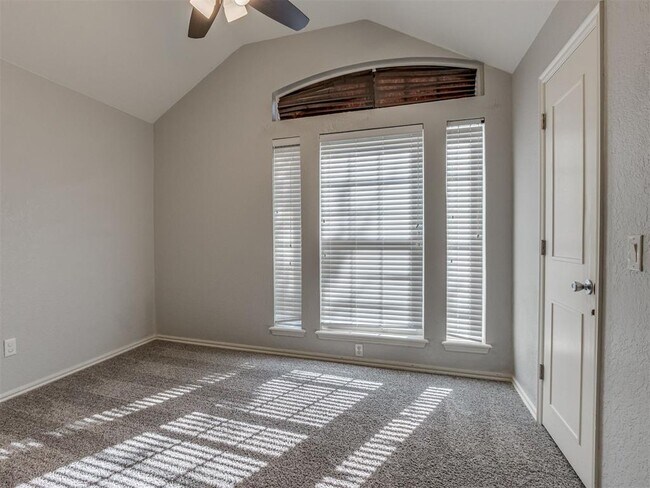 Building Photo - 3028 Weymouth Way