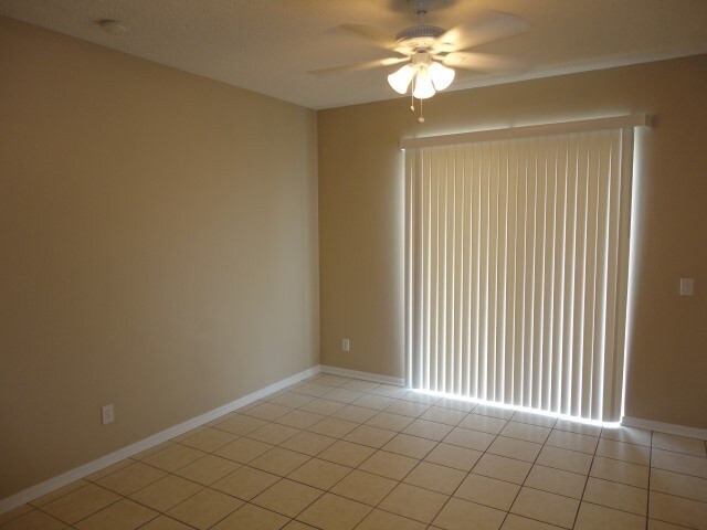 Building Photo - 10527 Beneva Dr