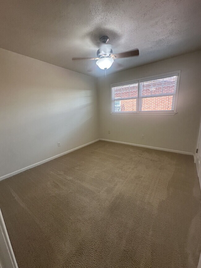 Building Photo - Pre-Leasing for Summer/Fall 2025!