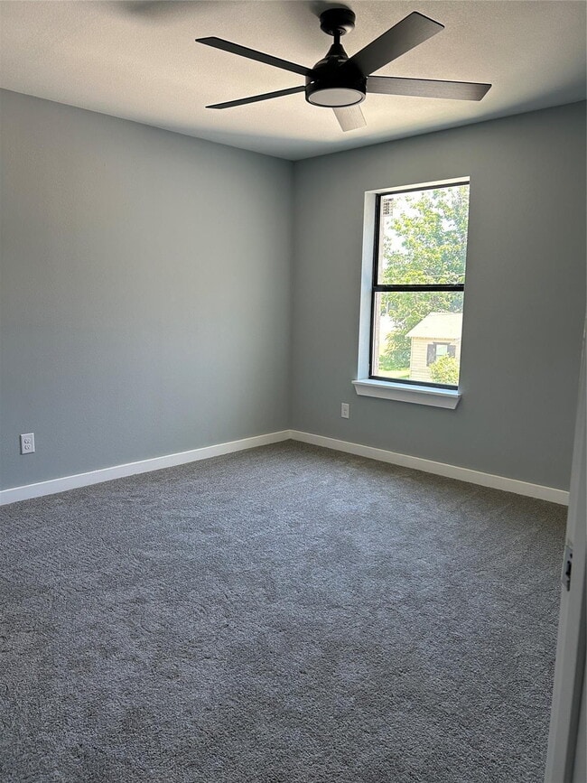 Building Photo - Newer duplex in Dallas