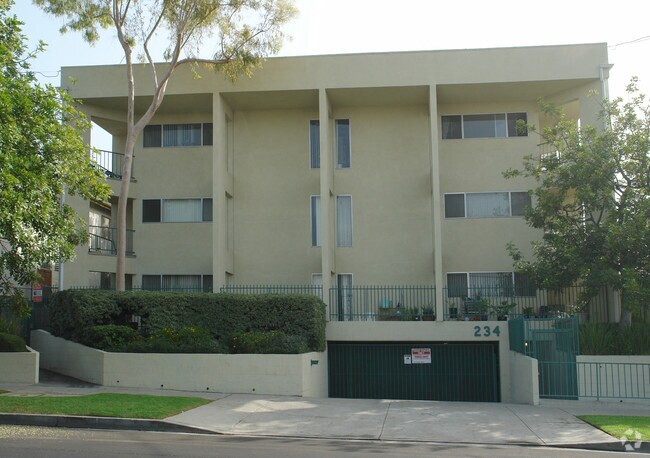 Building Photo - 234 N Lake St