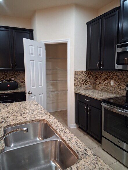 Building Photo - 2527 Tanner Ter