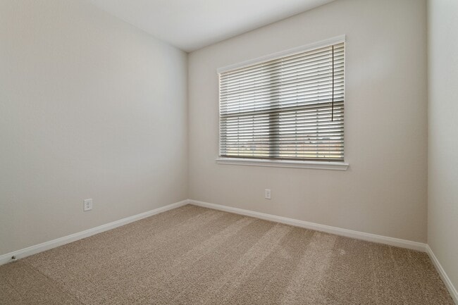 Building Photo - 700 Jasmine Rdg Ln