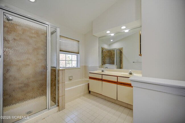 Building Photo - 214 Paddington Ct