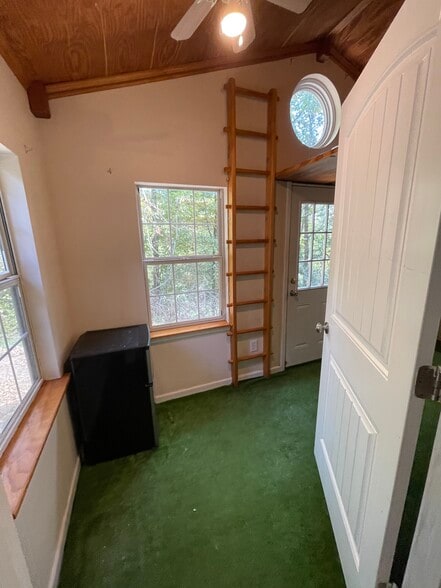 Building Photo - 9750 Owl Nest Rd