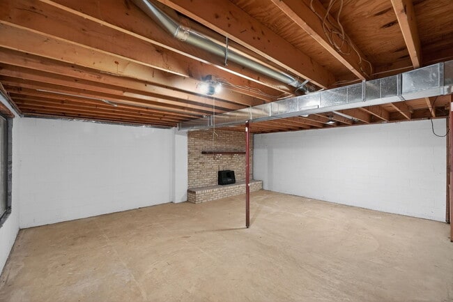 Building Photo - 4225 Robinson Rd