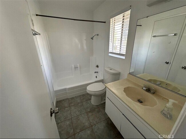 Building Photo - 1501 E Fairfield Ct
