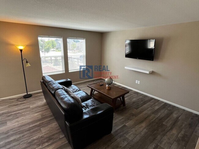Building Photo - 3092 Cub Lake Dr