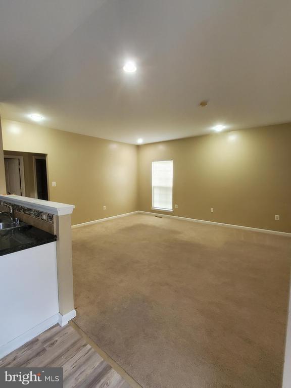 Building Photo - 9750 Granary Pl