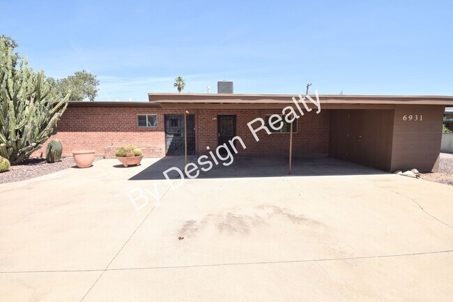 Building Photo - Spacious 3 Bed 2 Bath Eastside Home w/Huge Yard & Fireplace