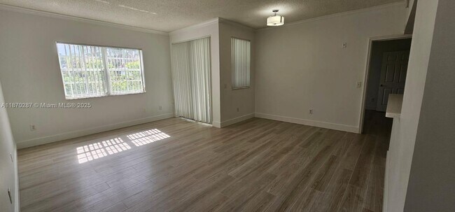 Building Photo - 3205 NE 184th St