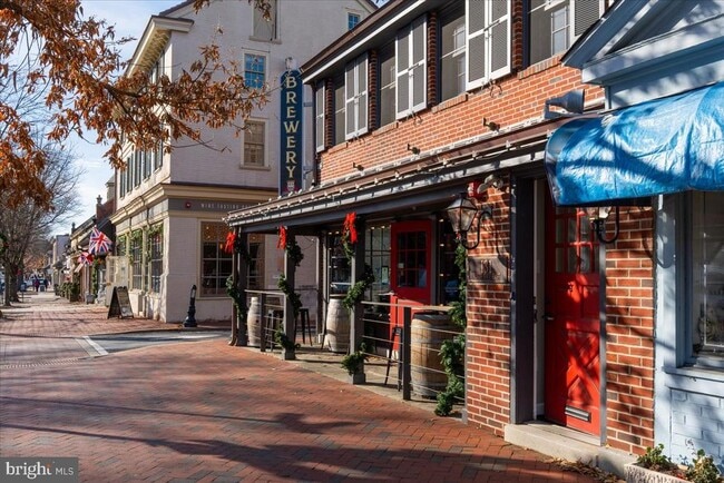 Building Photo - 406 Kings Hwy E