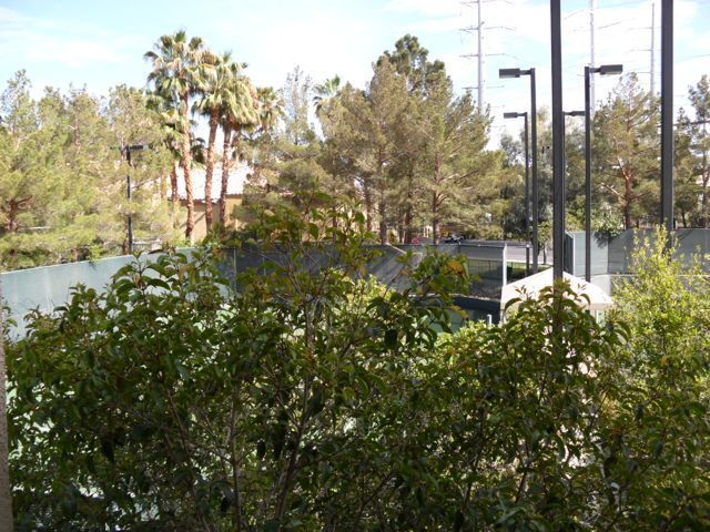 Building Photo - 220 E Flamingo Rd
