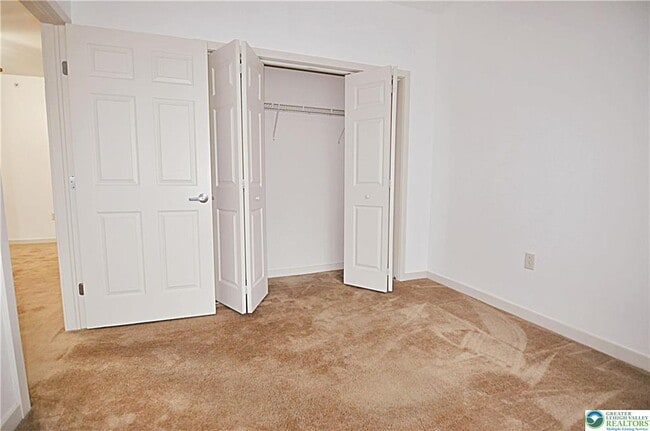Building Photo - 2121 Hokendauqua Ave