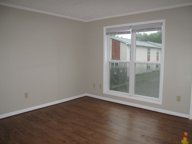 Building Photo - 545 12th Ave NE