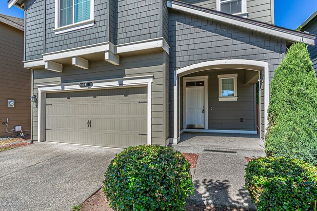 Building Photo - Beautiful 4 bedroom, 2.5 bath home in Rain...