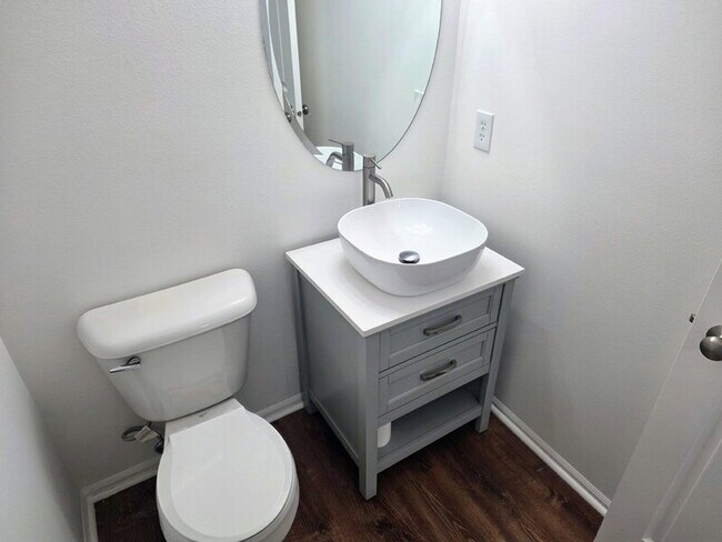 Building Photo - 2215 NW Bayberry Ln