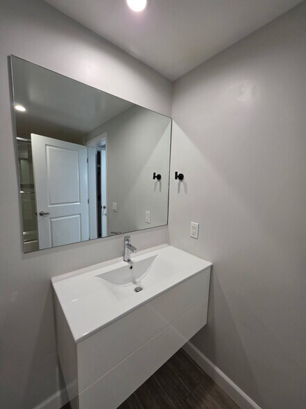 Building Photo - 6824 Ben Ave