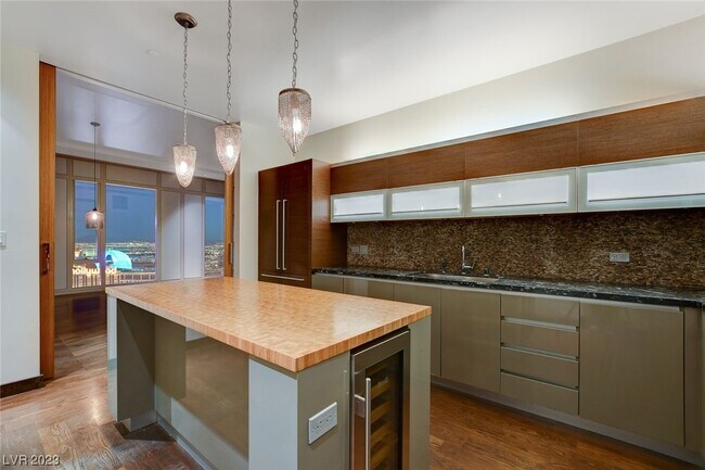 Building Photo - 3750 Las Vegas Blvd S