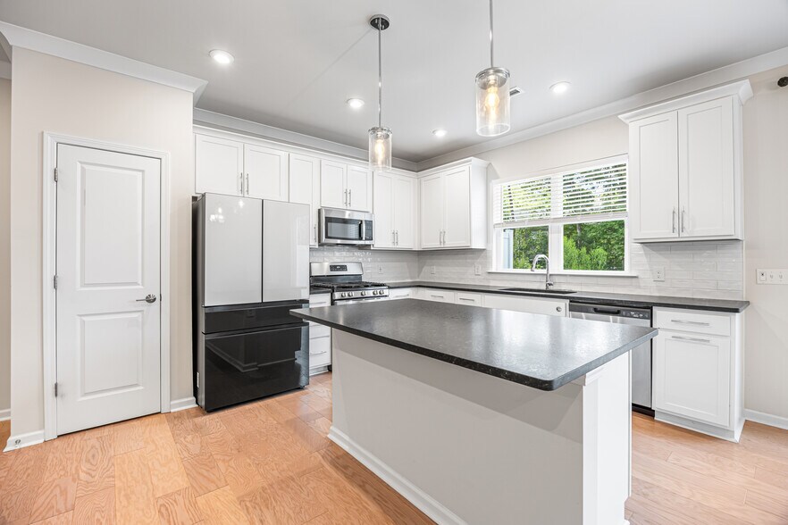 Building Photo - 529 Madison Falls Ct