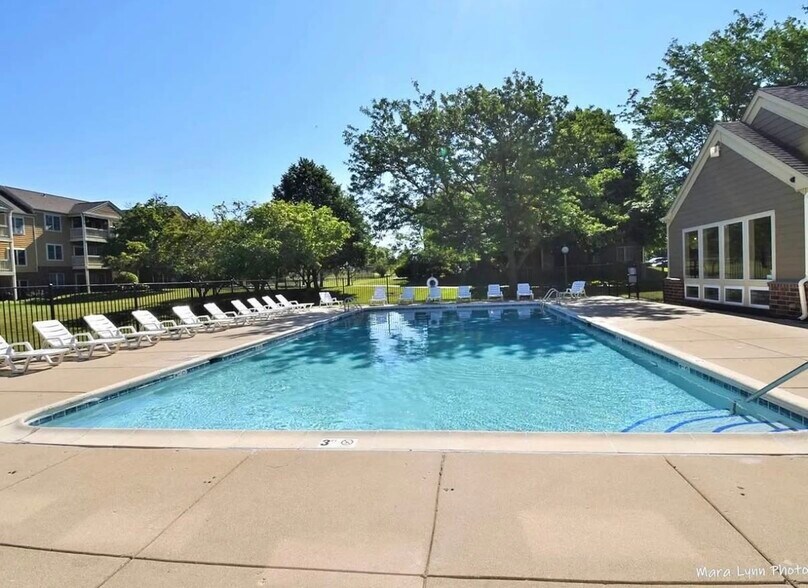 Building Photo - 104 Glengarry Dr