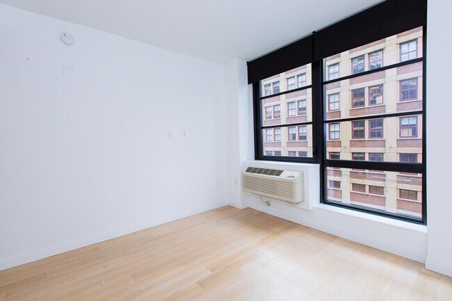 Building Photo - 160 1st St