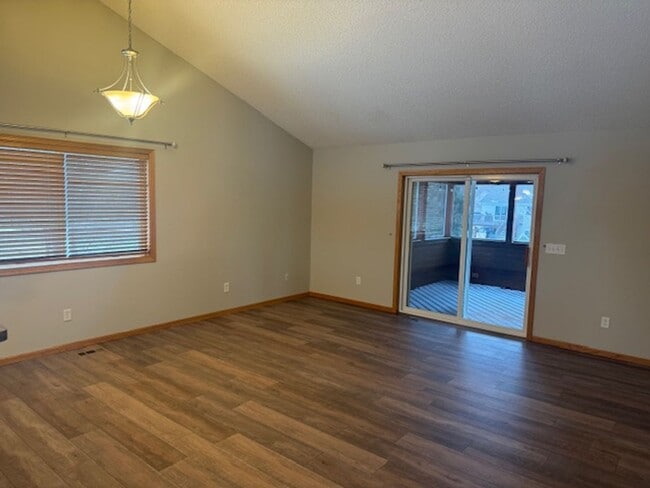 Building Photo - Gorgeous 6 Bed/3 Bath/3 Garage SFH with Screened in Porch, and Firepit in Minnetrista!