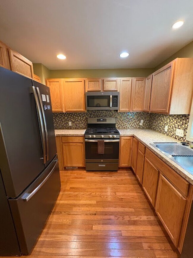Building Photo - 3 Bedroom 1 Bathroom Home Ready to Rent!