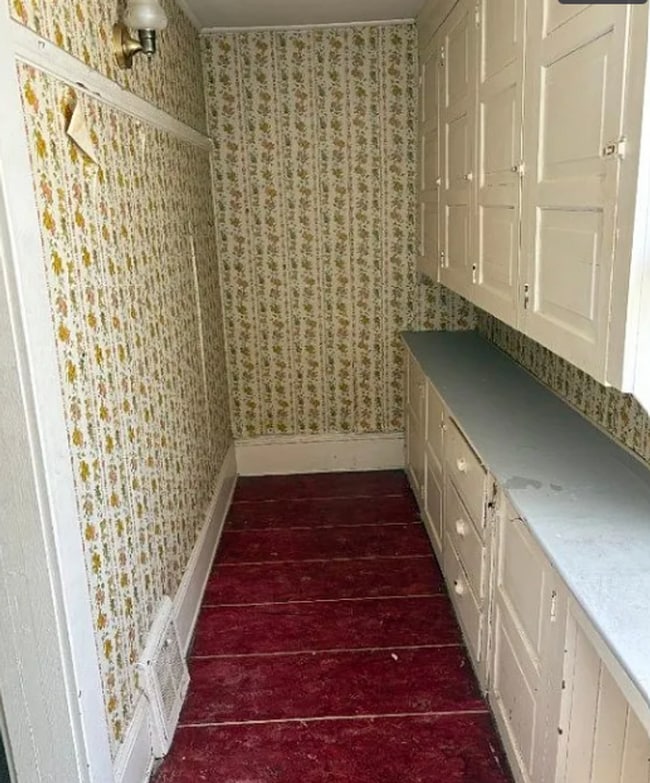 Building Photo - 10814 Hull Ave