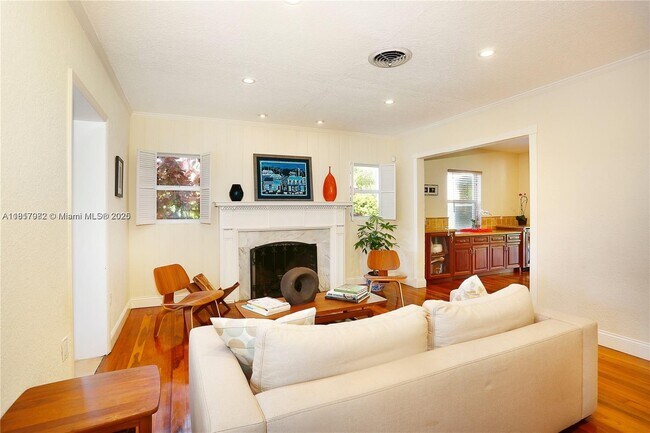 Building Photo - 537 Zamora Ave