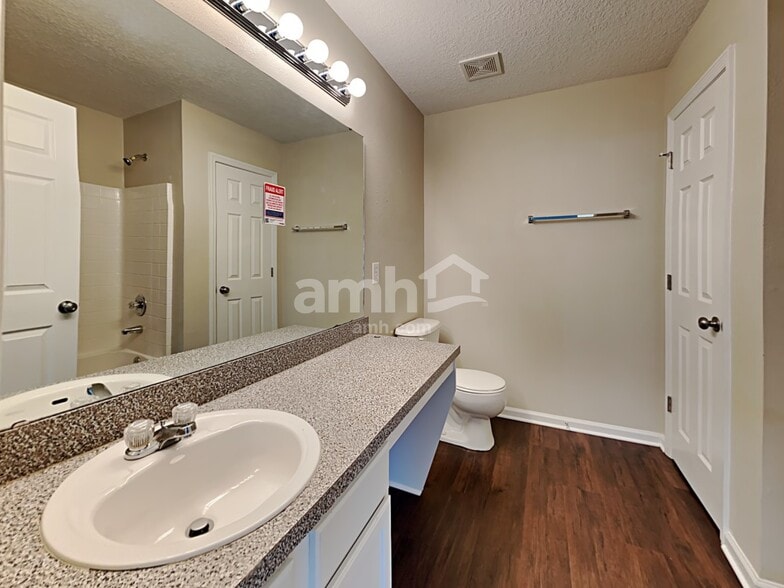 Building Photo - 9734 Hazel Lake Dr