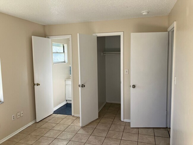 Building Photo - 39500 Lincoln Ave