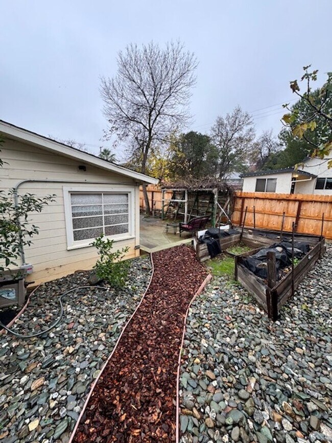 Building Photo - SHAS2352