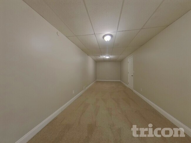 Building Photo - 136 Brookside Way